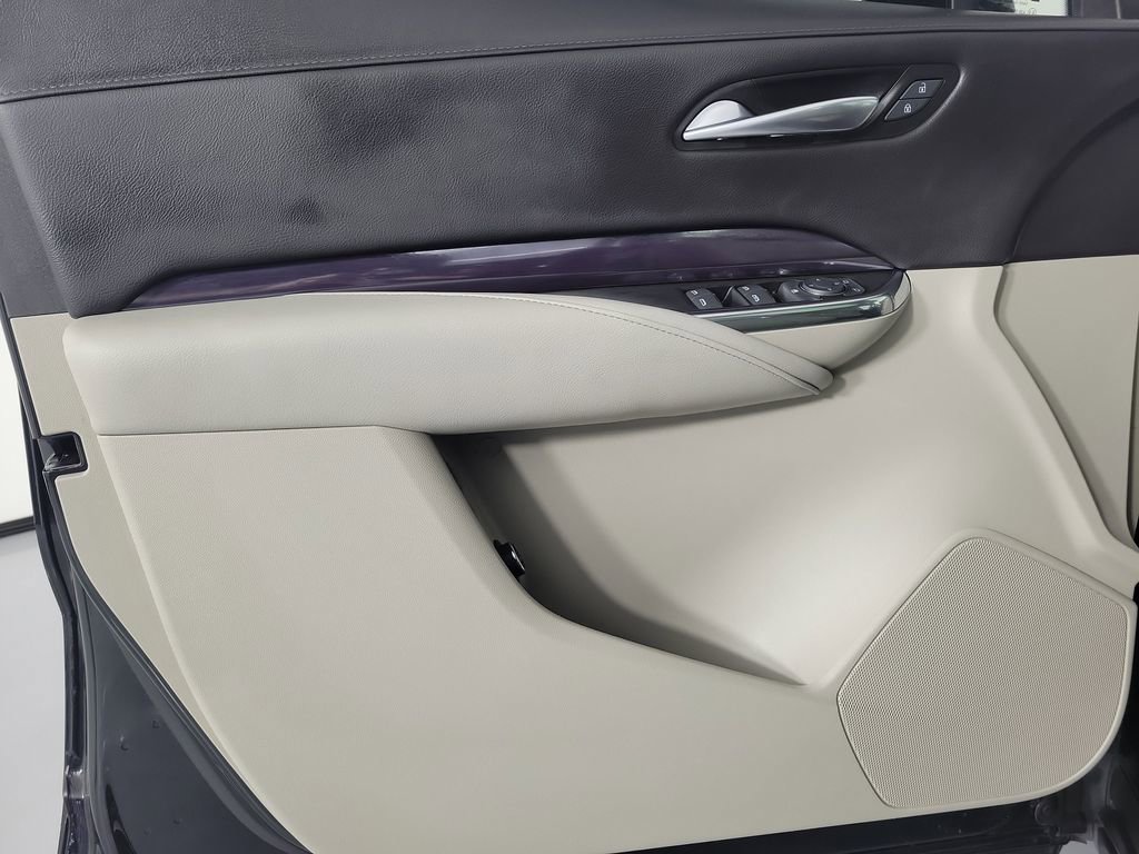 Certified 2023 Cadillac XT4 Luxury w/ Cold Weather Package image 19