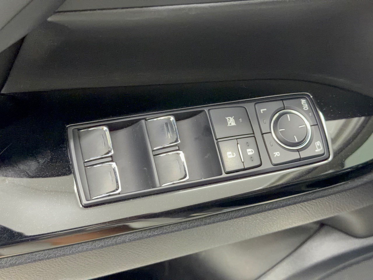 Used 2017 Lexus LX 570 4WD w/ Luxury Package image 15