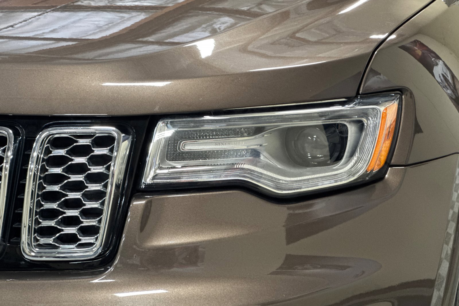 Used 2018 Jeep Grand Cherokee Overland AWD/4WD image 53