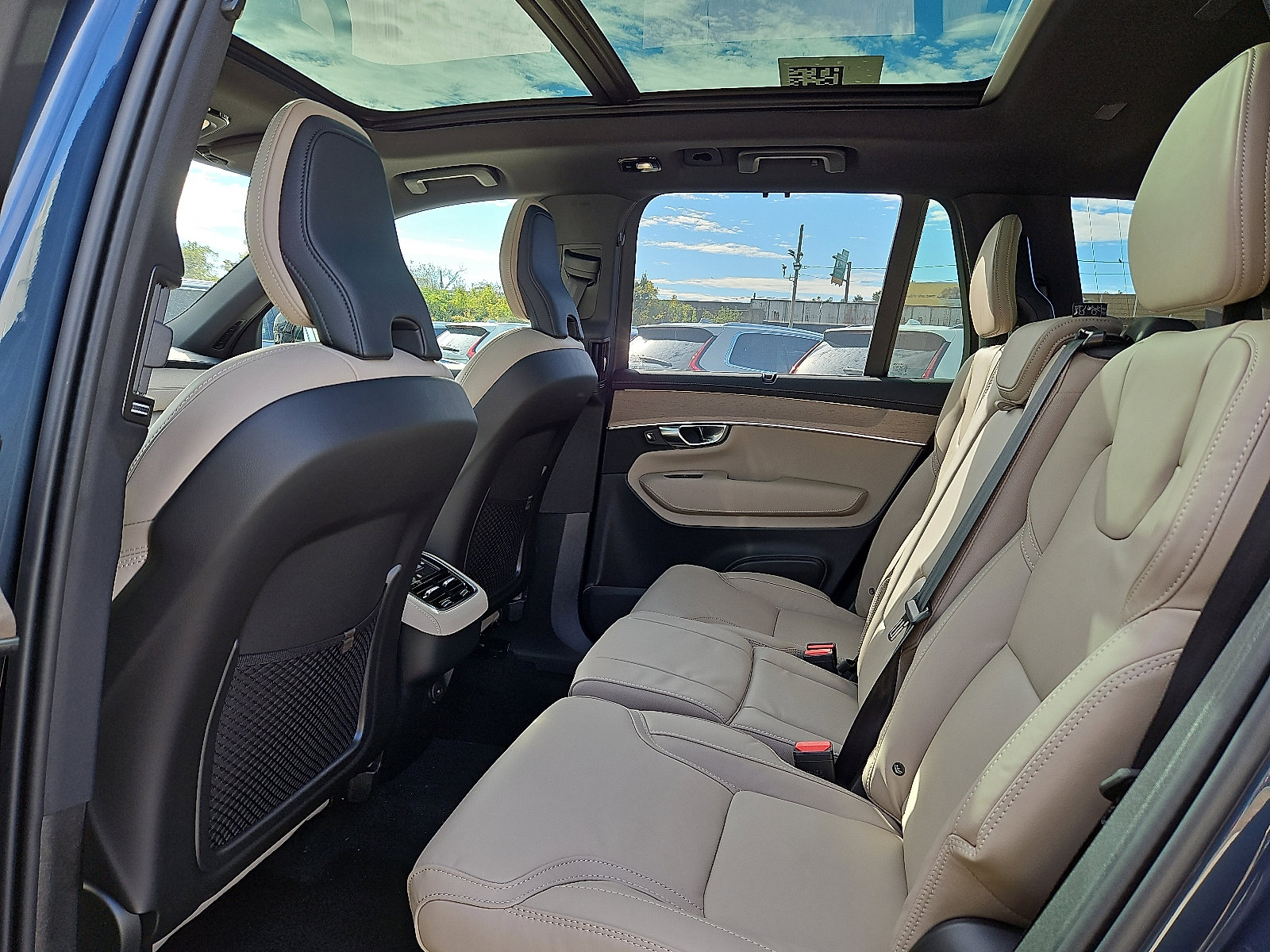 New 2026 Volvo XC90 B6 Ultra w/ Protection Package Premier image 8