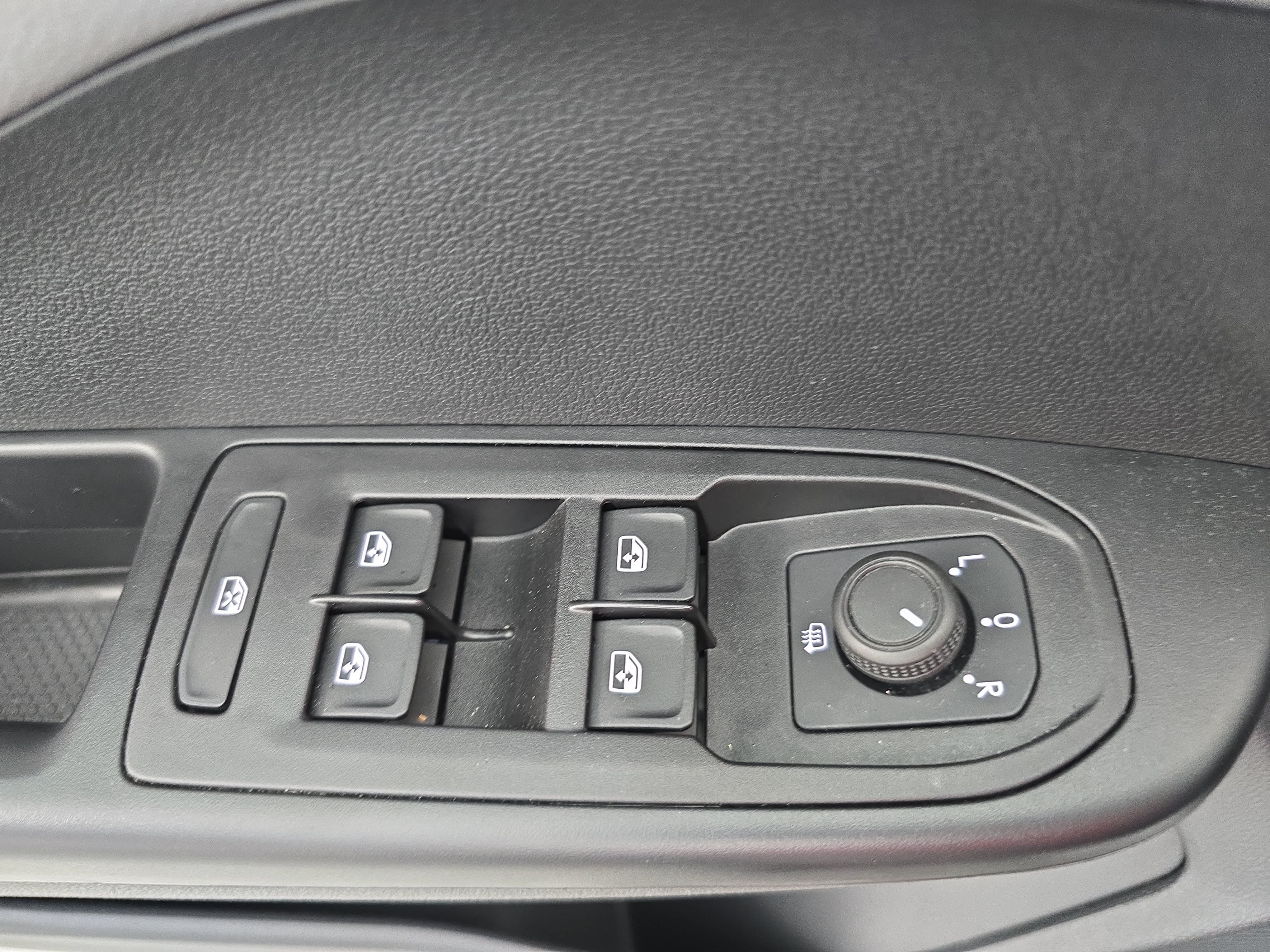 Certified 2023 Volkswagen Taos SE FWD image 27