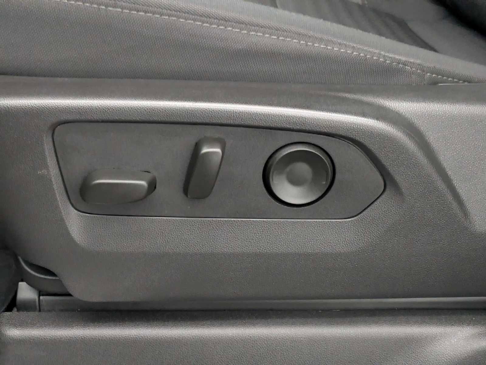 Used 2025 GMC Sierra 3500 SLE w/ SLE Convenience Package image 19