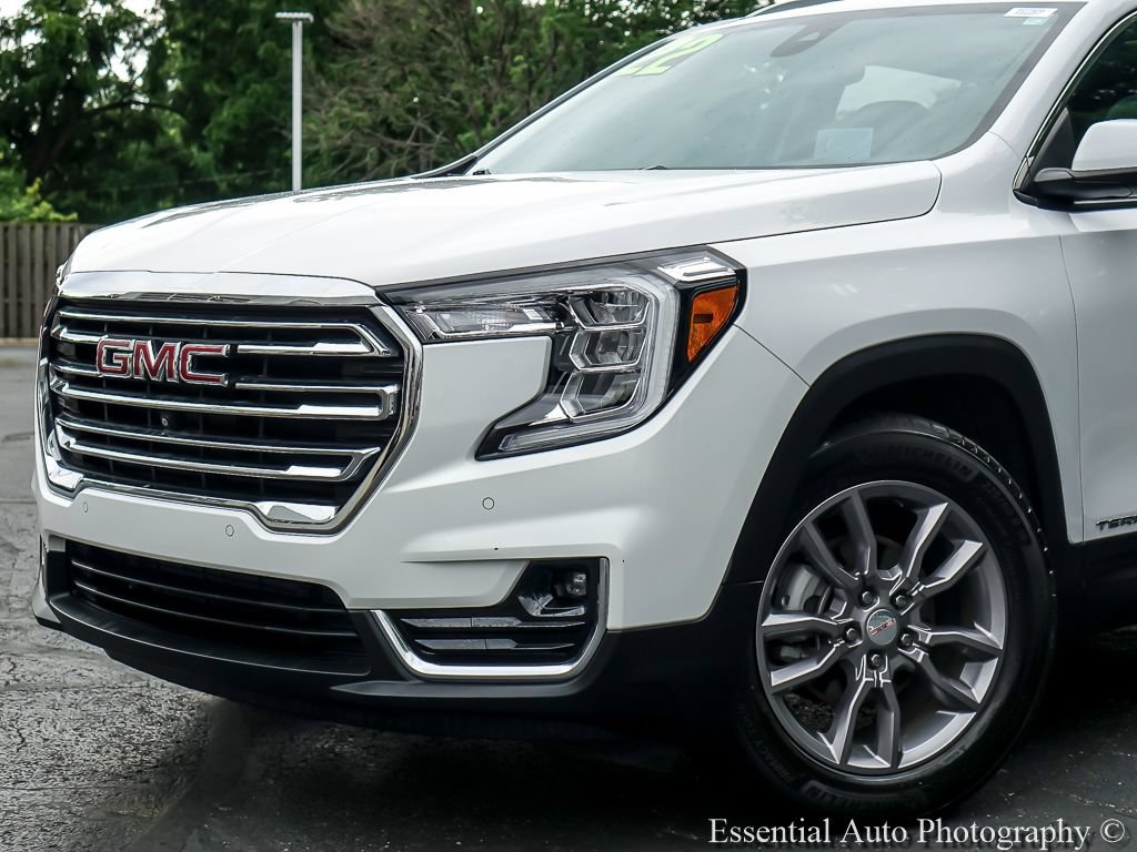 Certified 2022 GMC Terrain SLT w/ Tech Package FWD image 3