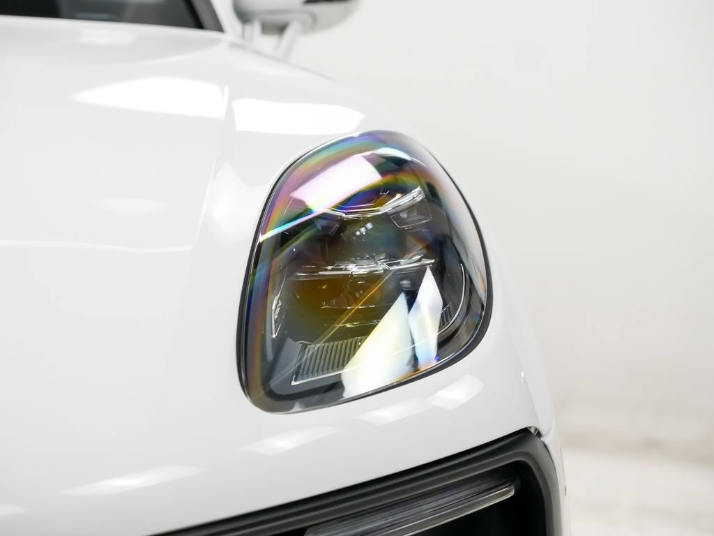 Certified 2023 Porsche Macan AWD/4WD image 7
