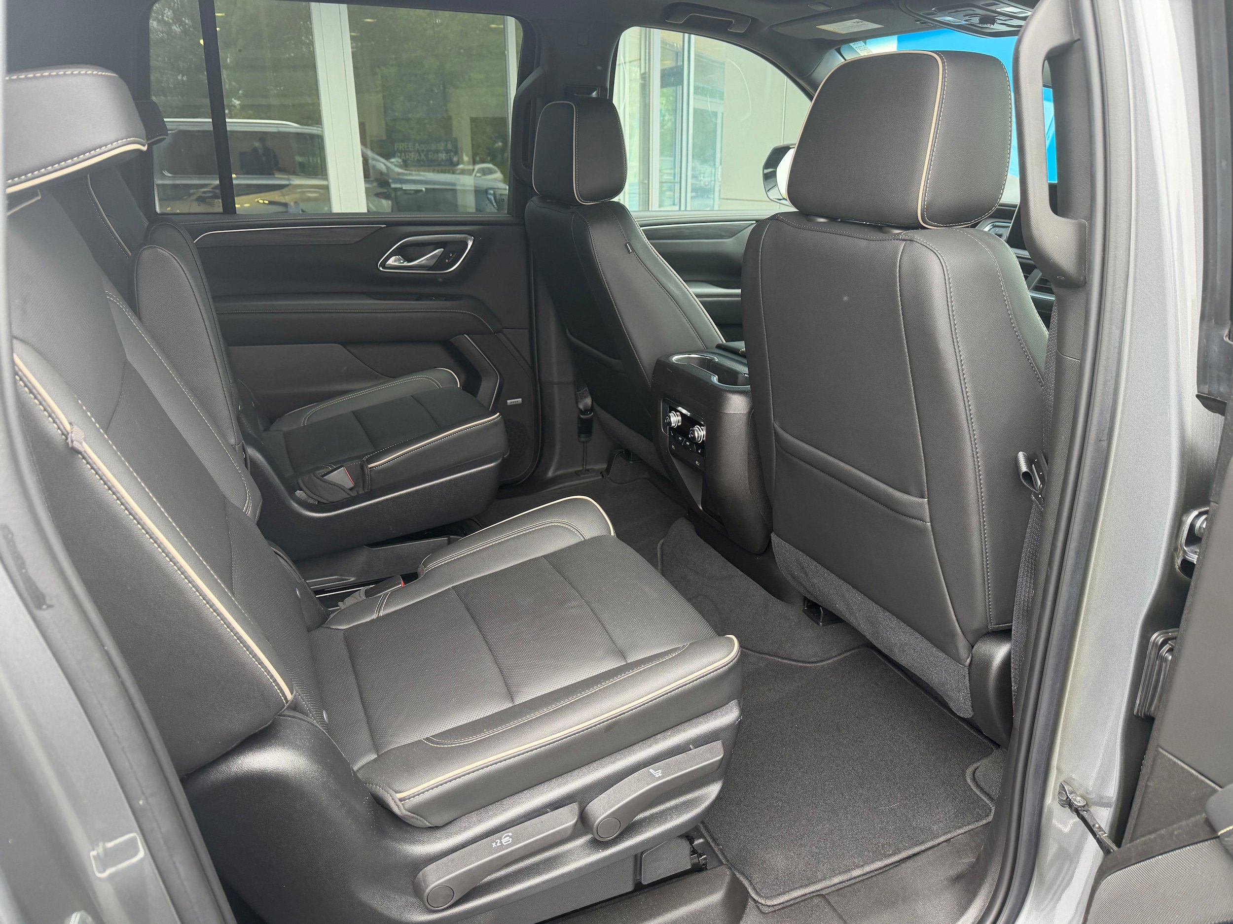 Used 2021 GMC Yukon XL SLT w/ SLT Premium Package AWD/4WD image 7