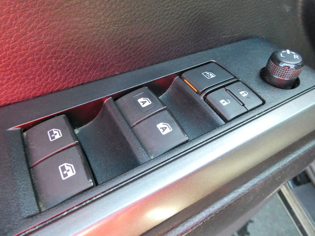 Used 2019 Toyota Tacoma TRD Off-Road w/ Technology Package AWD/4WD image 23