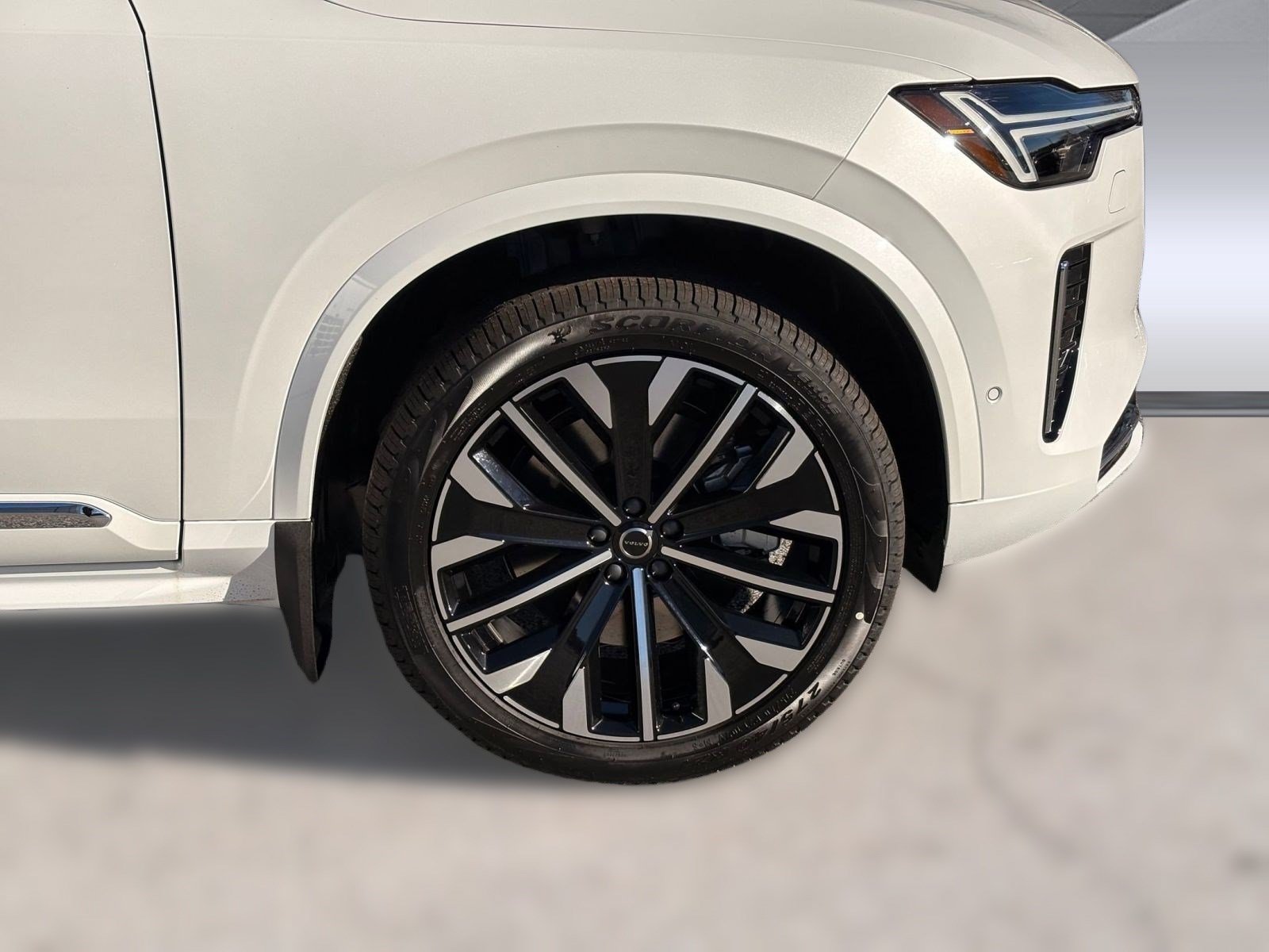 New 2026 Volvo XC90 T8 Plus w/ Protection Package AWD/4WD image 11