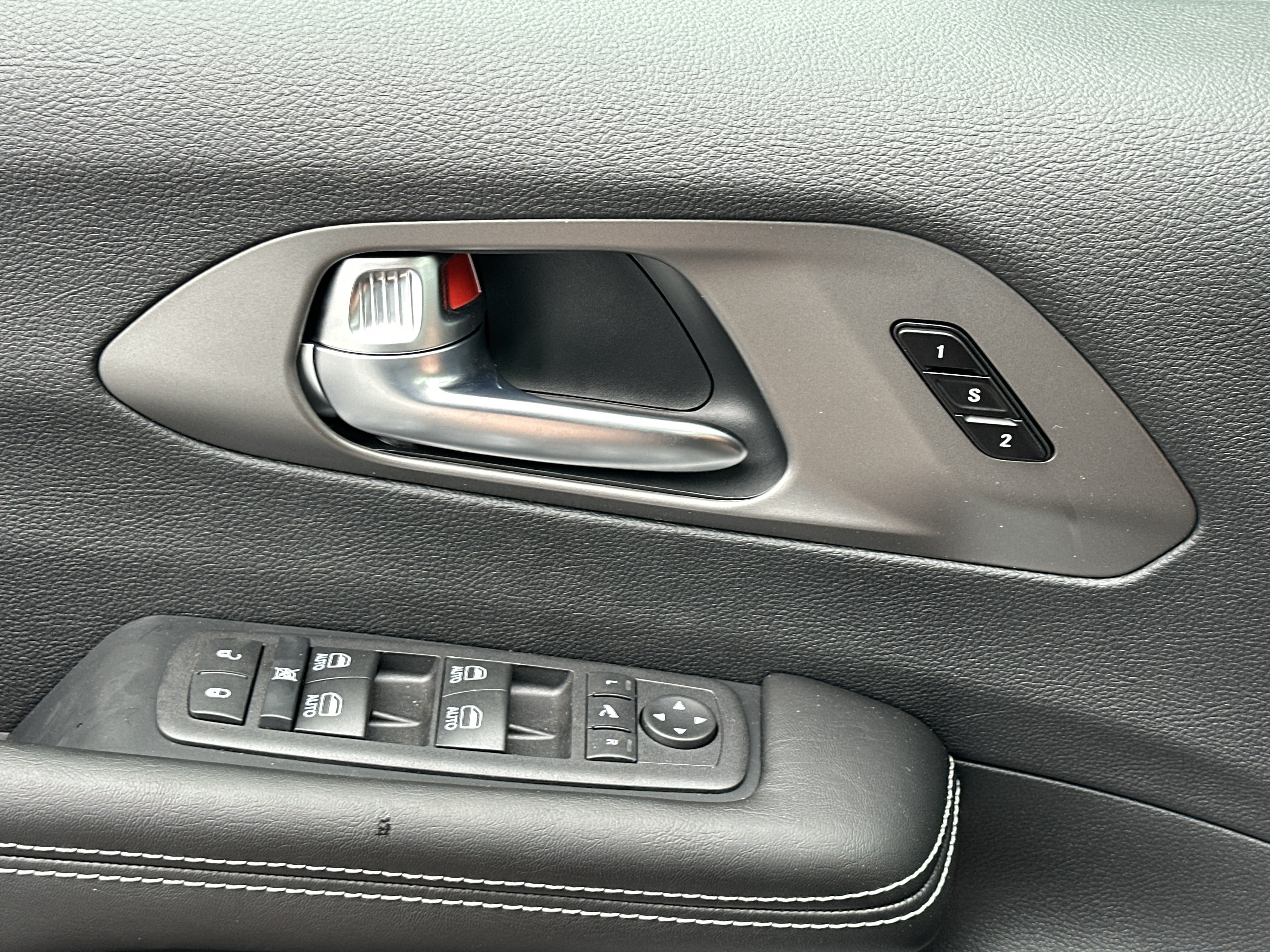 New 2027 Chrysler Pacifica Limited FWD image 12