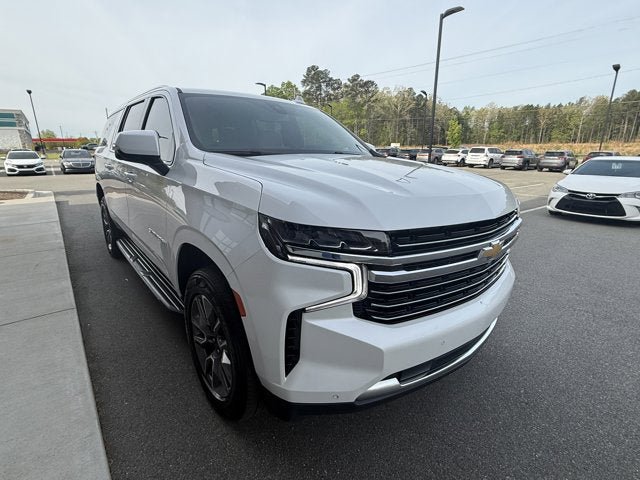 Used 2022 Chevrolet Suburban LT w/ Luxury Package AWD/4WD image 8