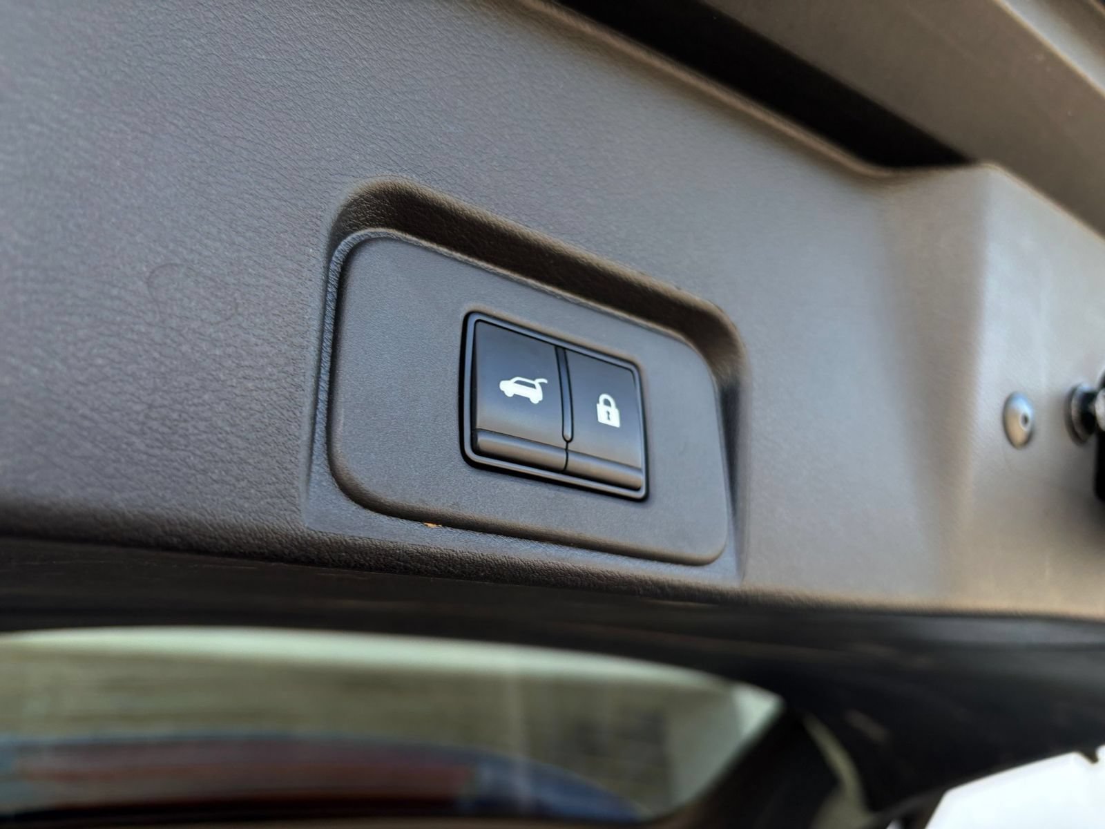Used 2025 Nissan Rogue SV FWD image 22