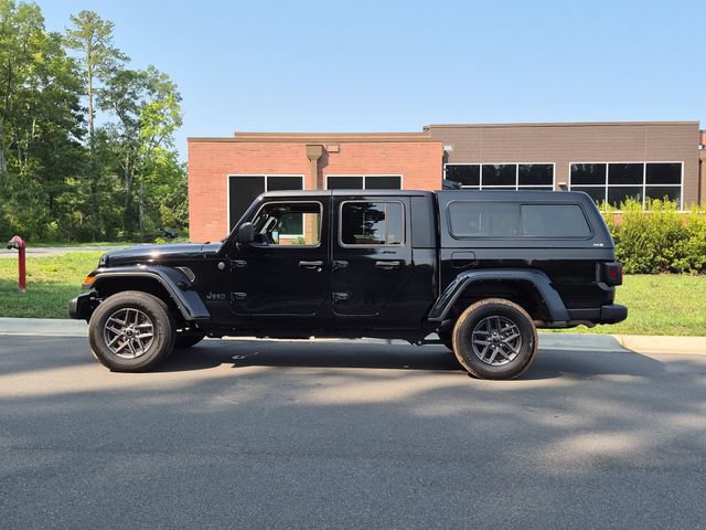 Used 2024 Jeep Gladiator Sport AWD/4WD image 10