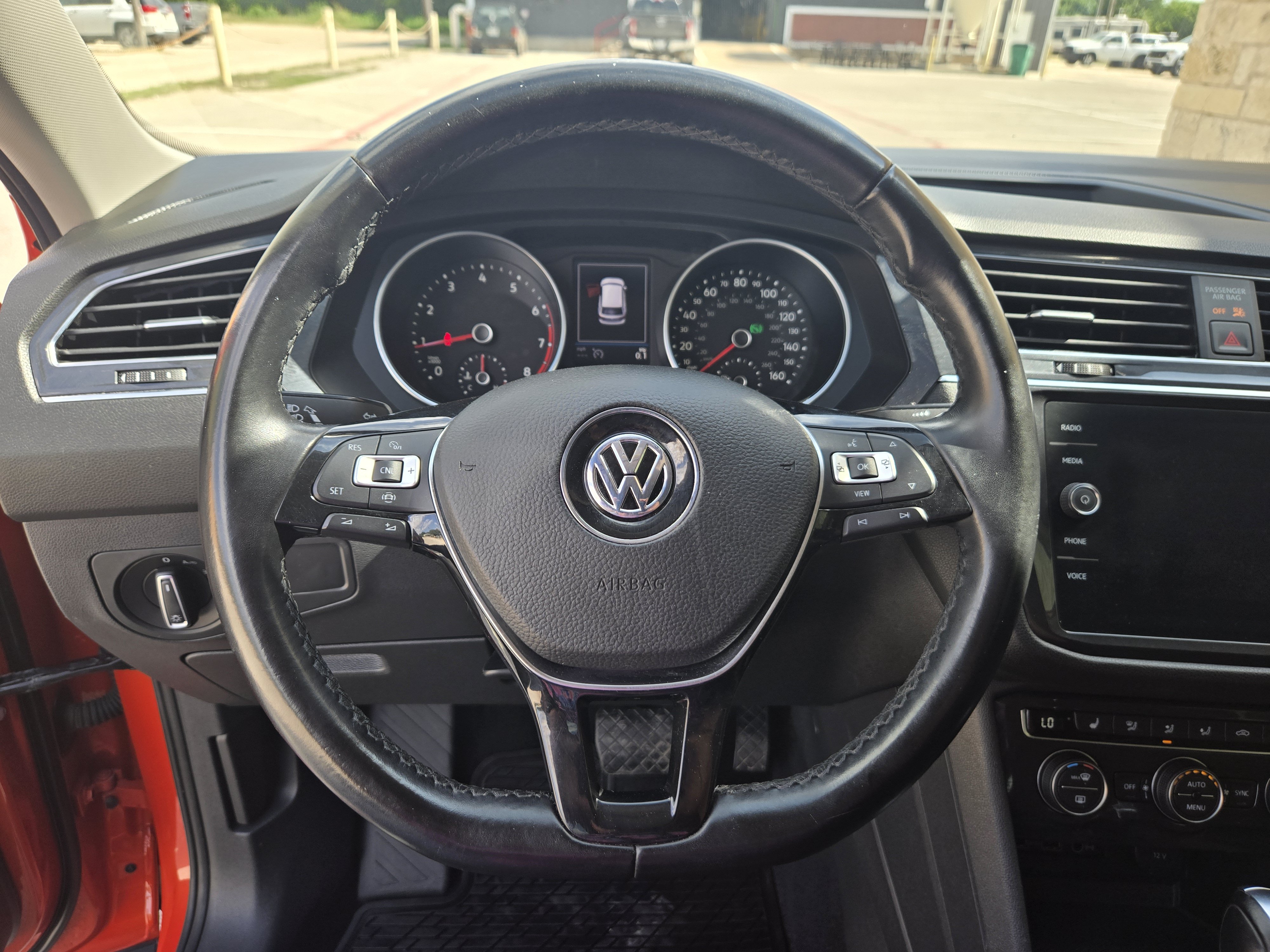 Used 2019 Volkswagen Tiguan SE FWD image 12