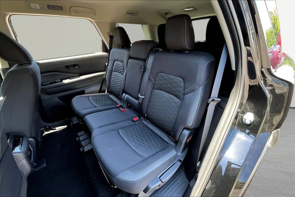 Used 2025 Nissan Pathfinder SV AWD/4WD image 23