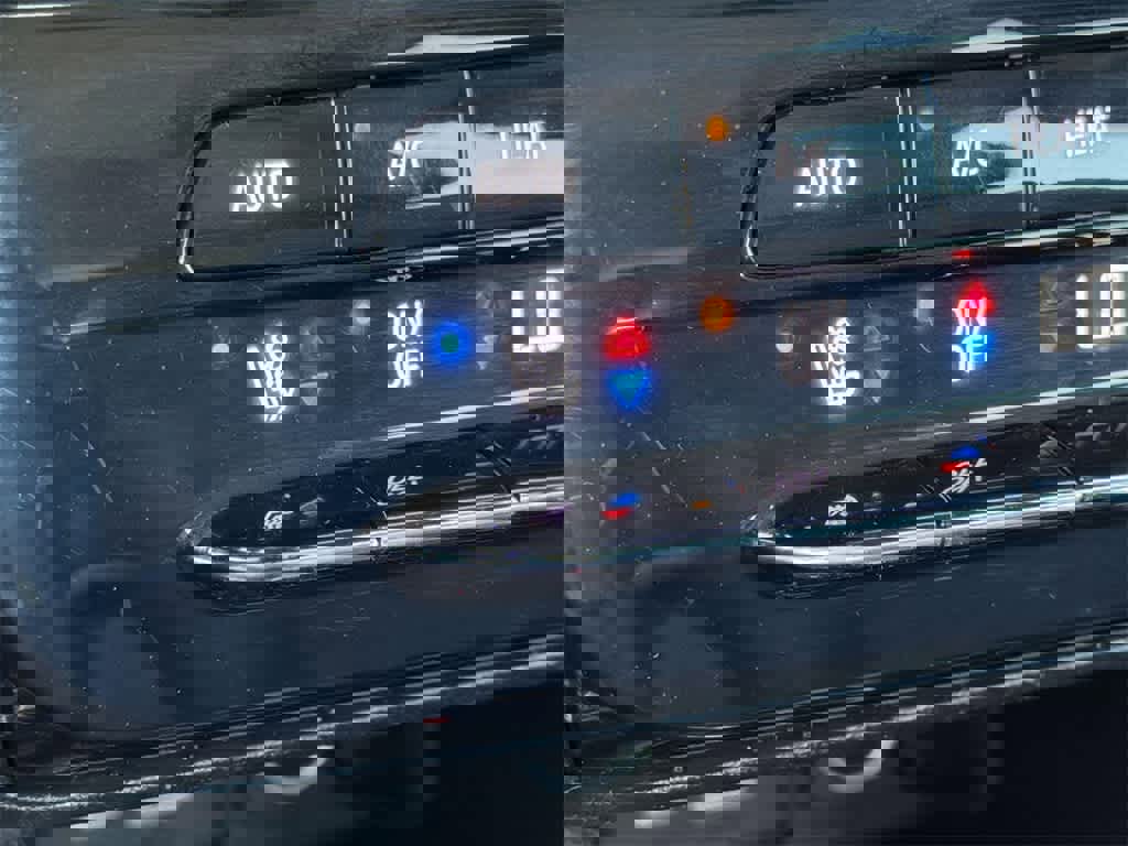 Used 2023 Chevrolet Bolt EUV LT w/ Convenience Package image 20