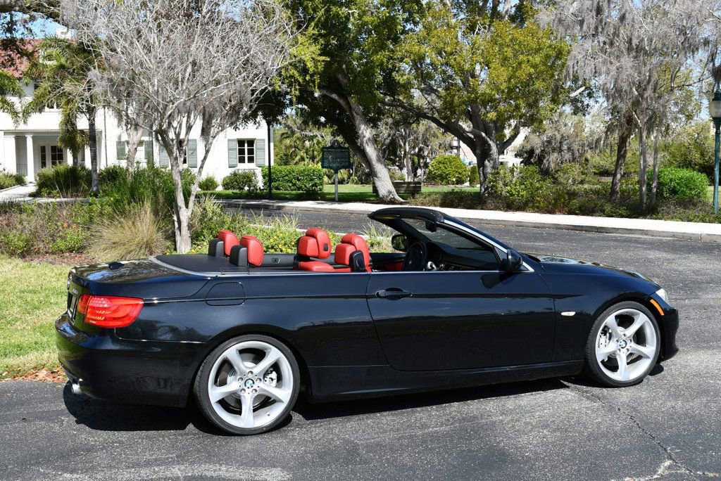 Used 2011 BMW 335i Convertible image 7