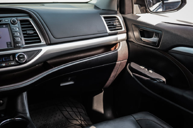 Used 2019 Toyota Highlander XLE AWD/4WD image 27