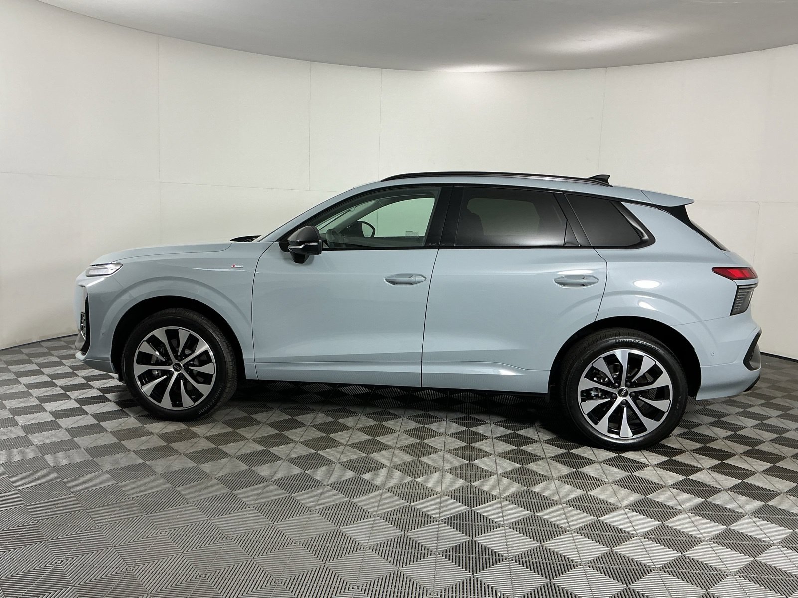 New 2026 Audi Q3 quattro 2.0T AWD/4WD image 4