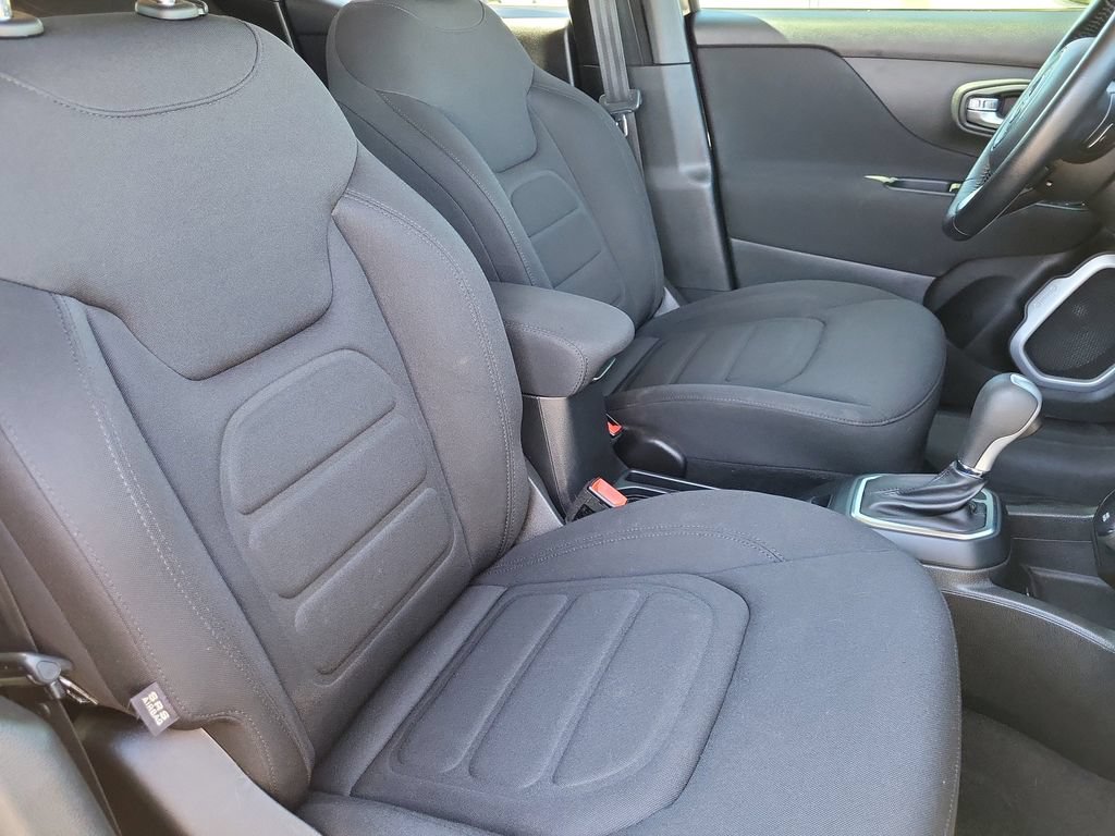 Used 2019 Jeep Renegade Latitude w/ Cold Weather Group AWD/4WD image 22