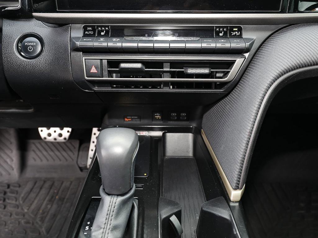 Used 2025 Toyota Camry SE image 17