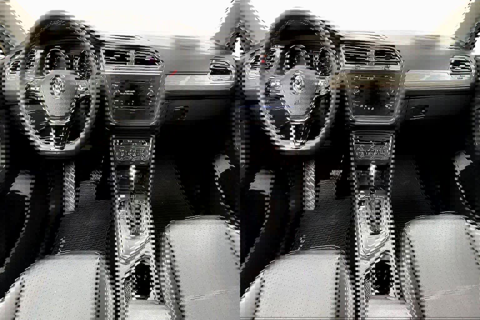 Used 2021 Volkswagen Tiguan SE image 14