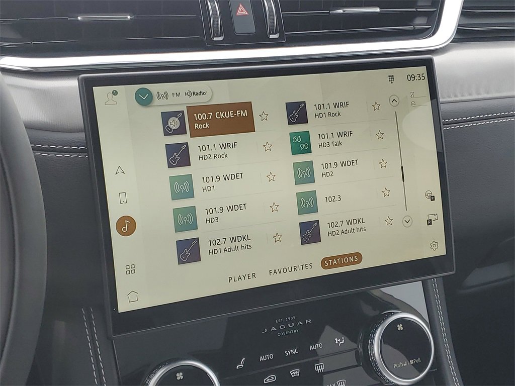 New 2025 Jaguar F-PACE R-Dynamic S image 19