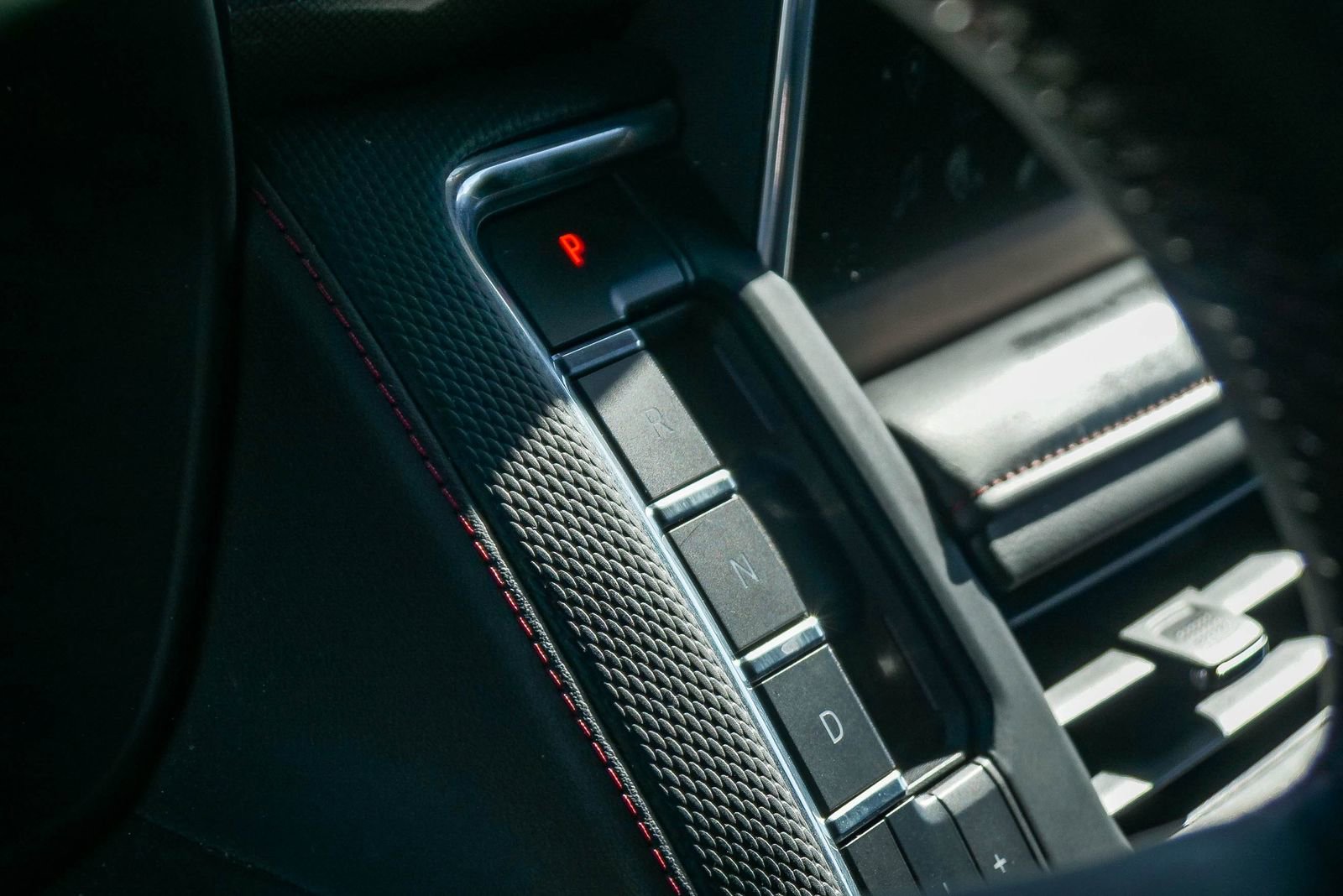 Used 2024 Chevrolet Suburban RST RWD image 19