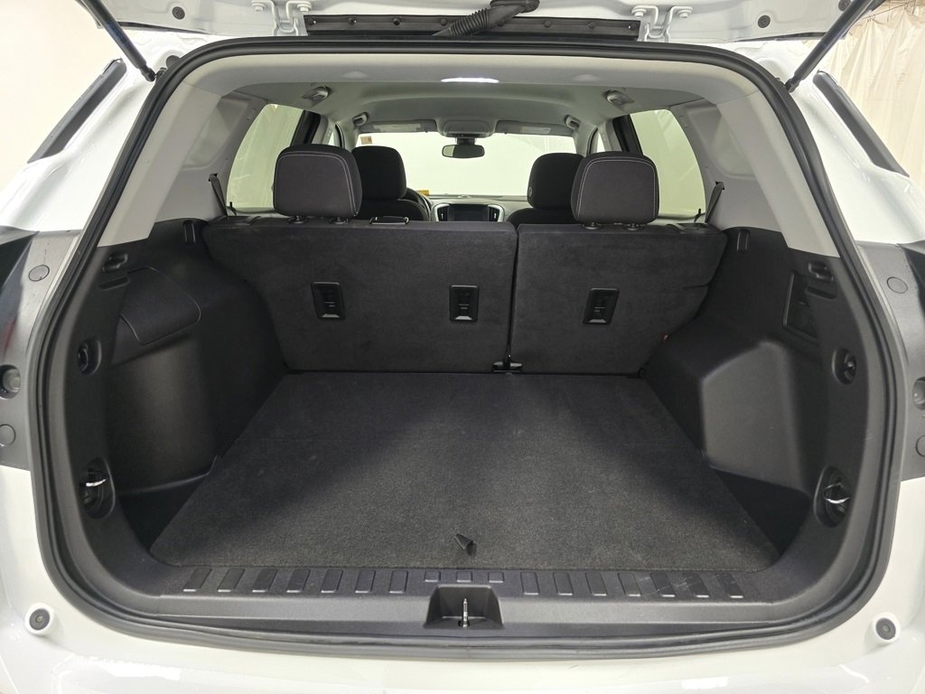 Used 2023 GMC Terrain SLE image 16