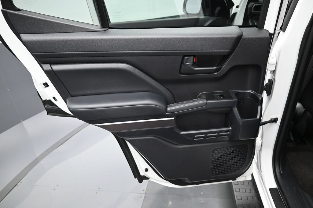Certified 2025 Toyota 4Runner SR5 AWD/4WD image 27