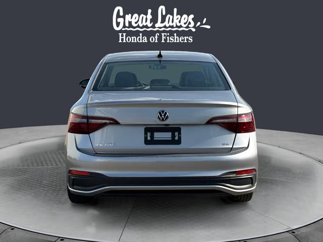 Used 2024 Volkswagen Jetta SE FWD image 4