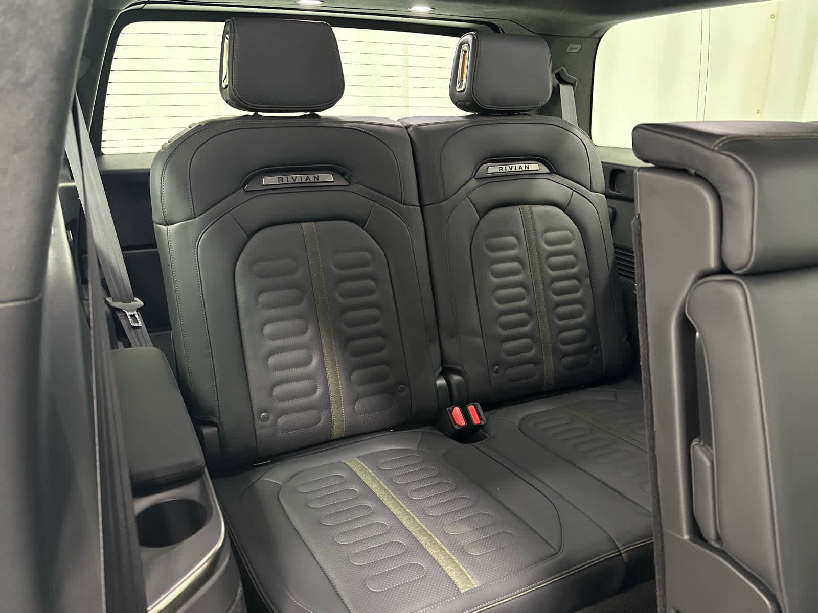 Used 2024 Rivian R1S Adventure image 24