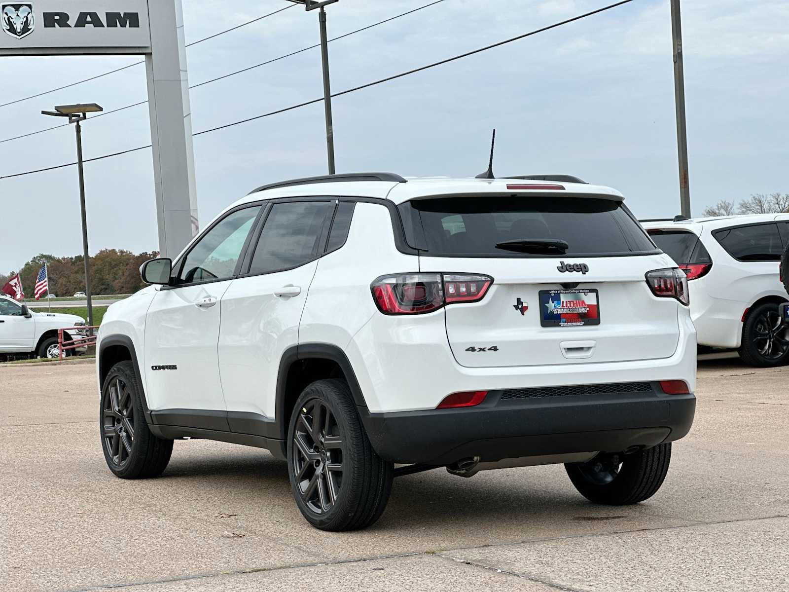 New 2026 Jeep Compass Latitude image 13