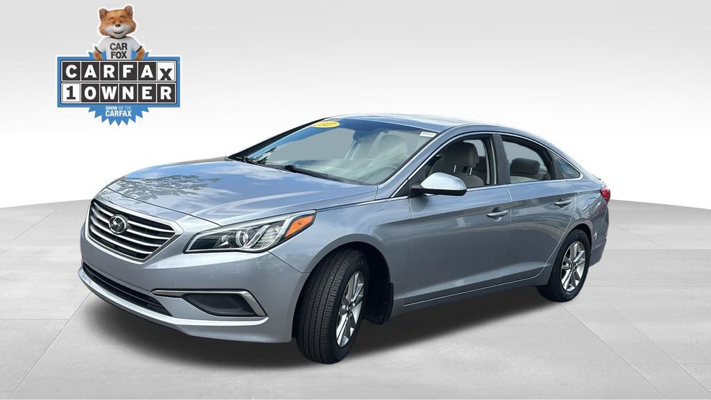 Used 2017 Hyundai Sonata SE w/ Winter Weather Package FWD image 3