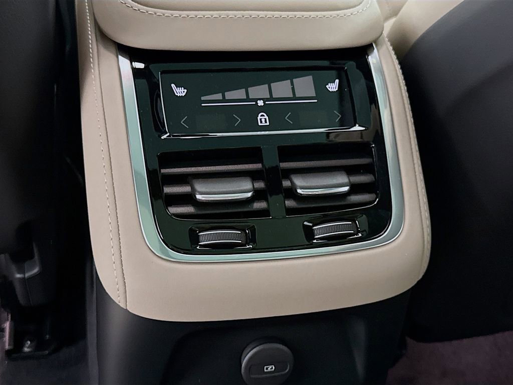New 2026 Volvo XC90 T8 Plus w/ Protection Package Premier image 26