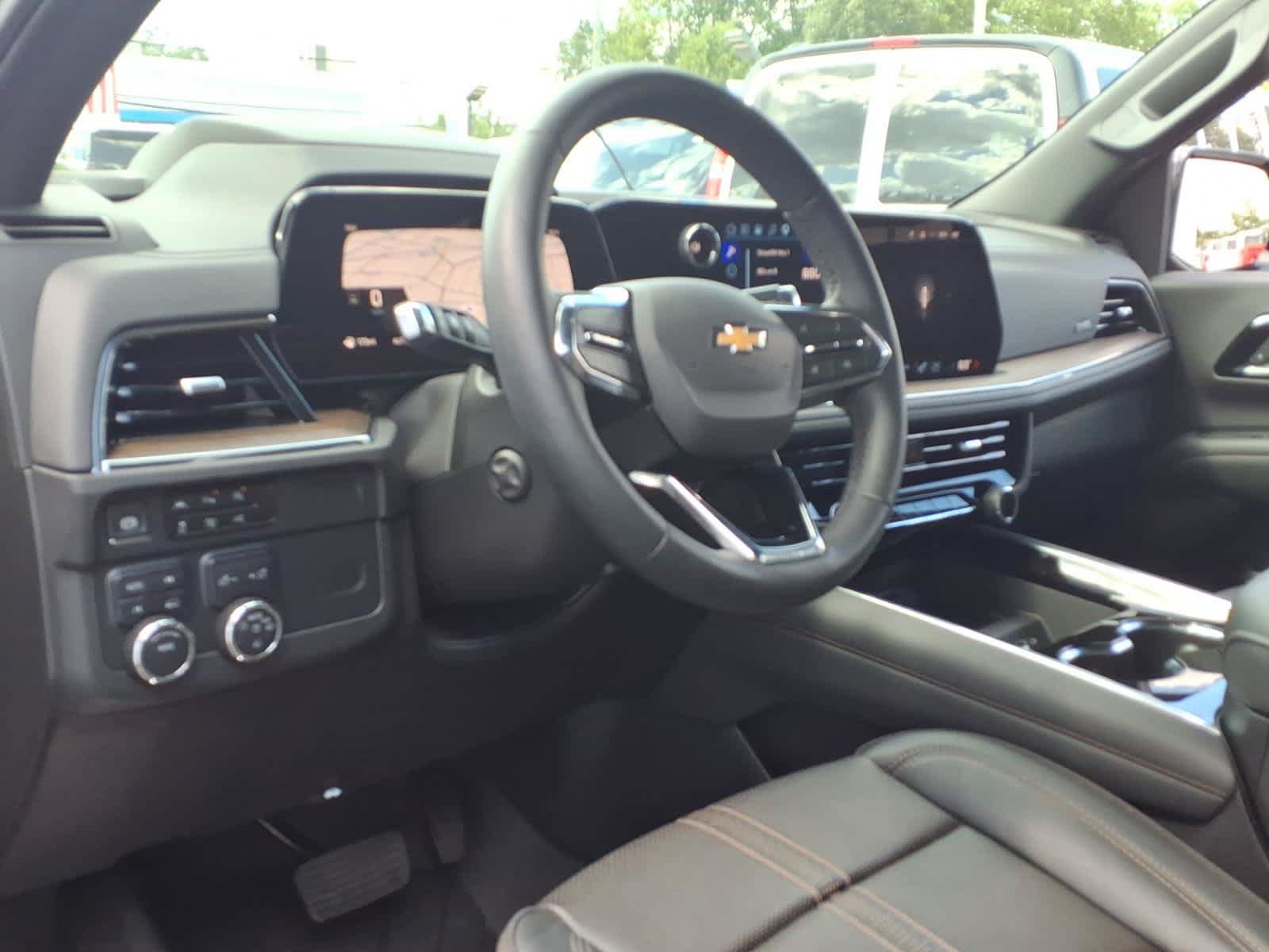 Certified 2025 Chevrolet Suburban High Country AWD/4WD image 9