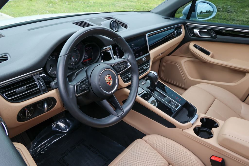 Certified 2023 Porsche Macan Turbo AWD/4WD image 4