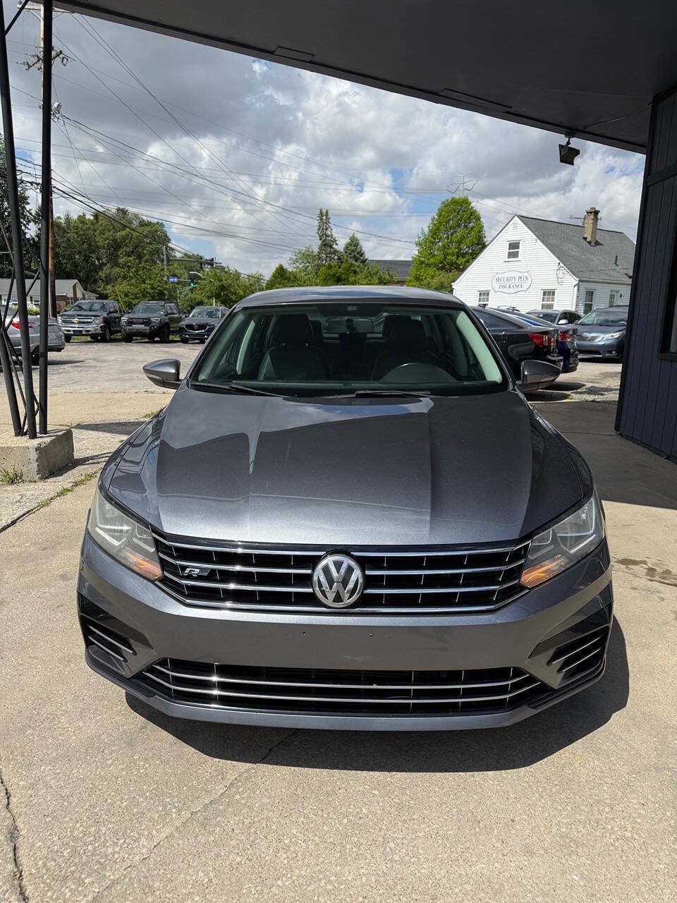 Used 2017 Volkswagen Passat 1.8T R-Line FWD image 2