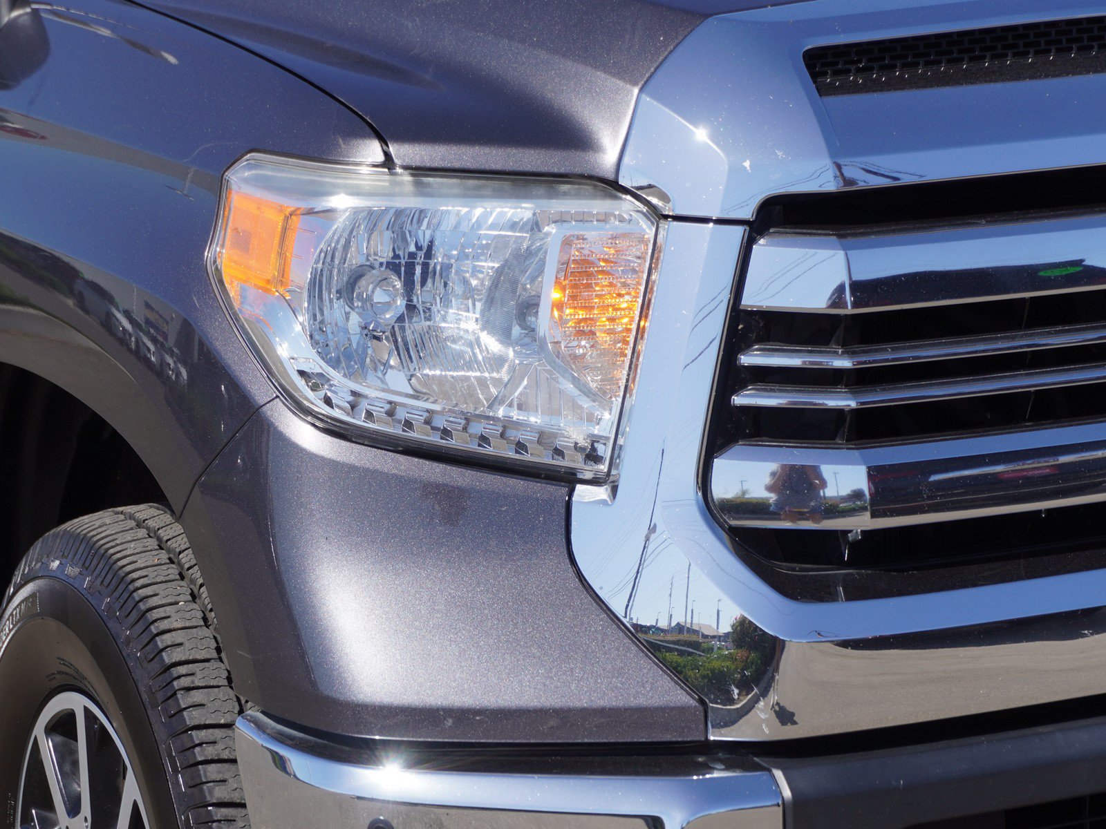 Used 2017 Toyota Tundra SR5 w/ TRD Off Road Package AWD/4WD image 3