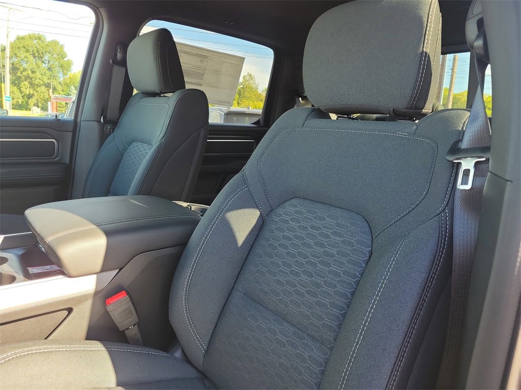 New 2026 RAM 1500 4x4 Crew Cab image 33