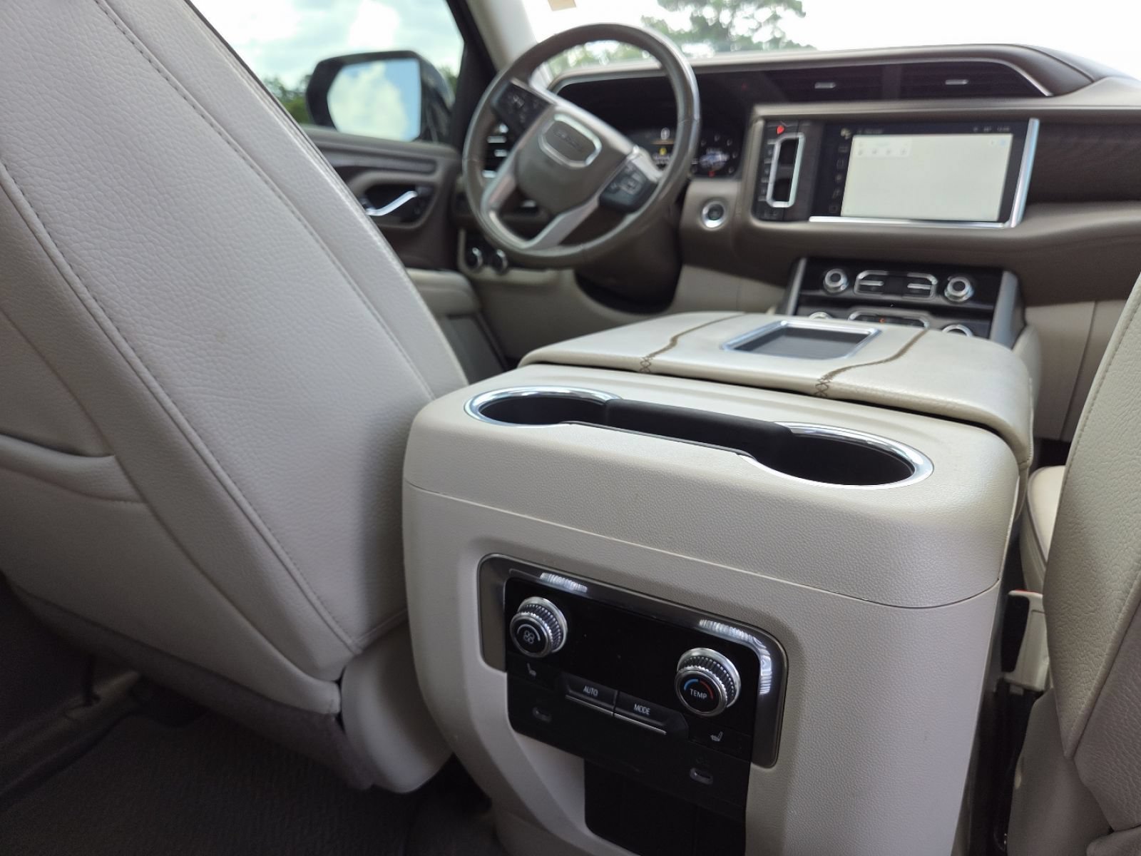 Used 2022 GMC Yukon Denali AWD/4WD image 29