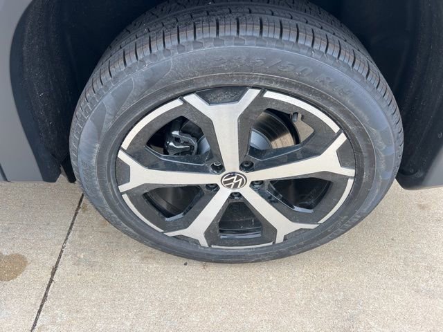 New 2026 Volkswagen Tiguan SE image 11