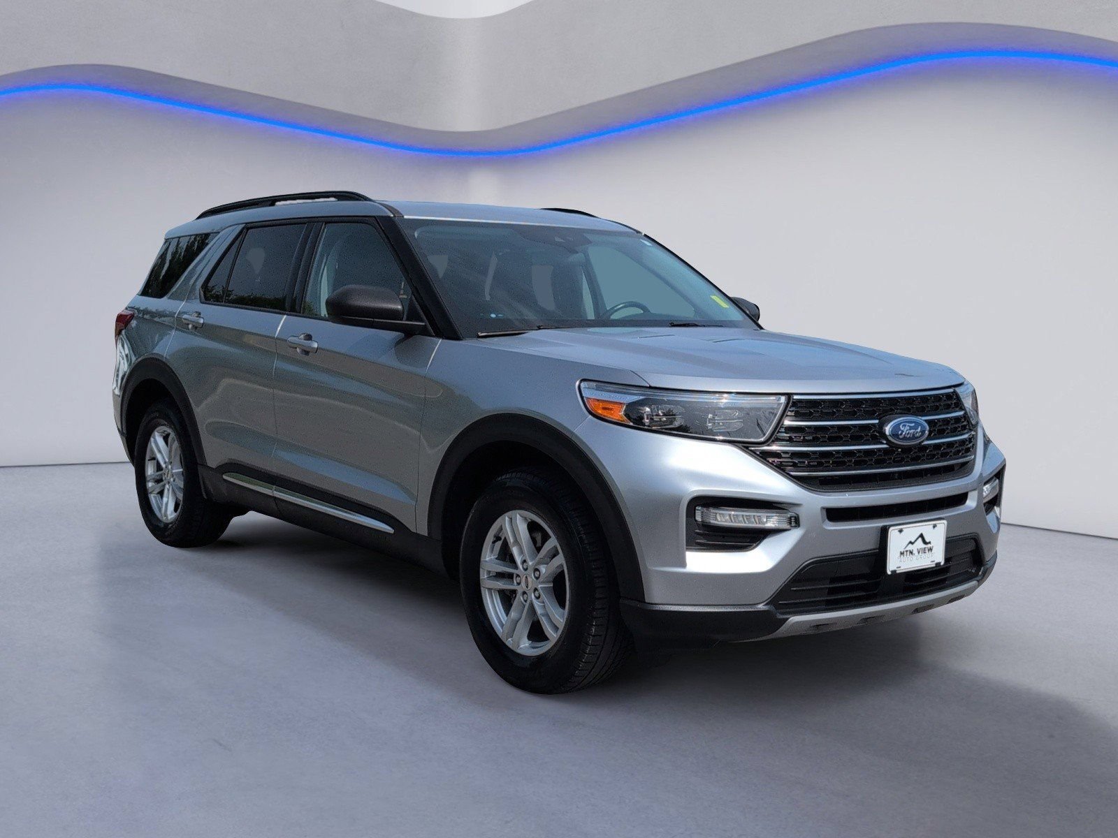 Used 2020 Ford Explorer XLT w/ Equipment Group 202A AWD/4WD image 10