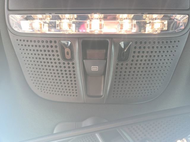 Used 2019 Mercedes-Benz GLC 350e 4MATIC image 29