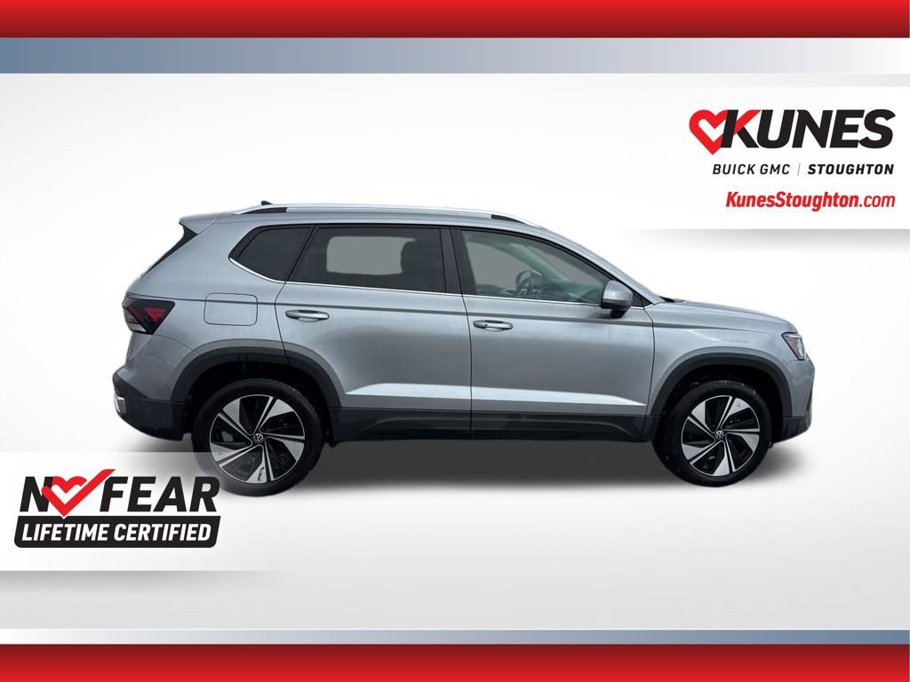 Used 2025 Volkswagen Taos SE AWD/4WD image 12