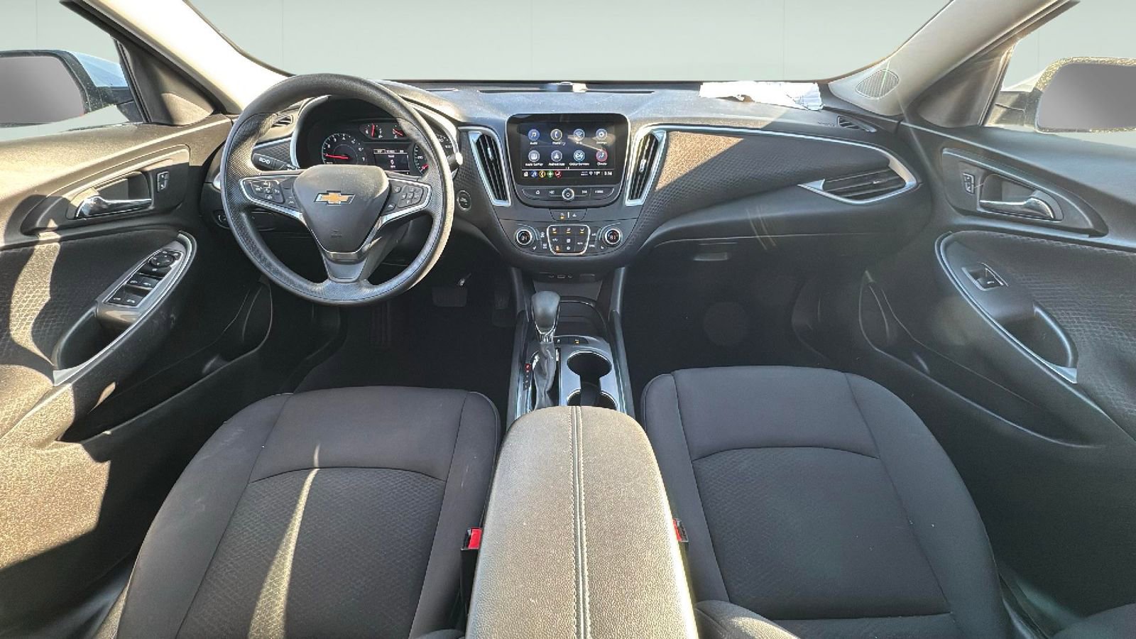 Used 2024 Chevrolet Malibu LT image 2