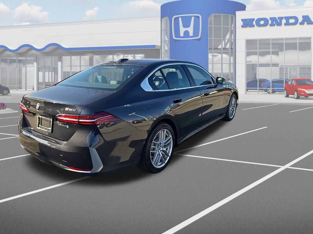 Used 2024 BMW 530i xDrive w/ Premium Package image 10