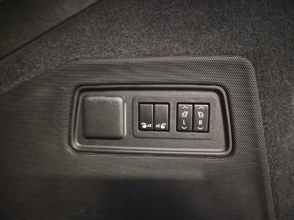 Used 2021 Cadillac Escalade Sport Platinum w/ Heavy-Duty Trailer Package image 26