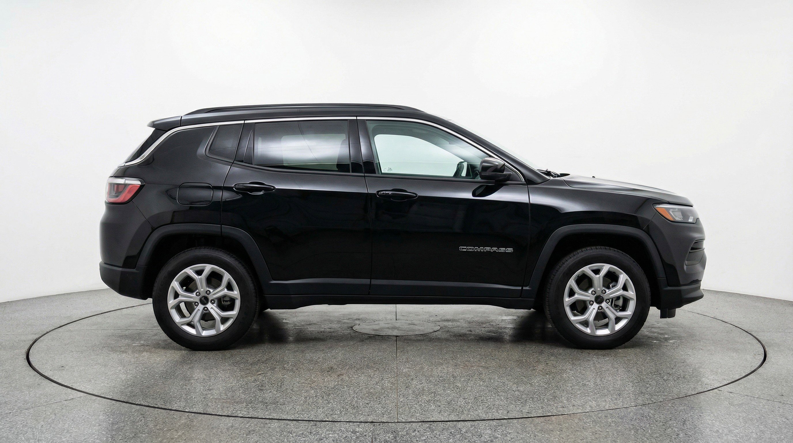 Used 2025 Jeep Compass Latitude image 11