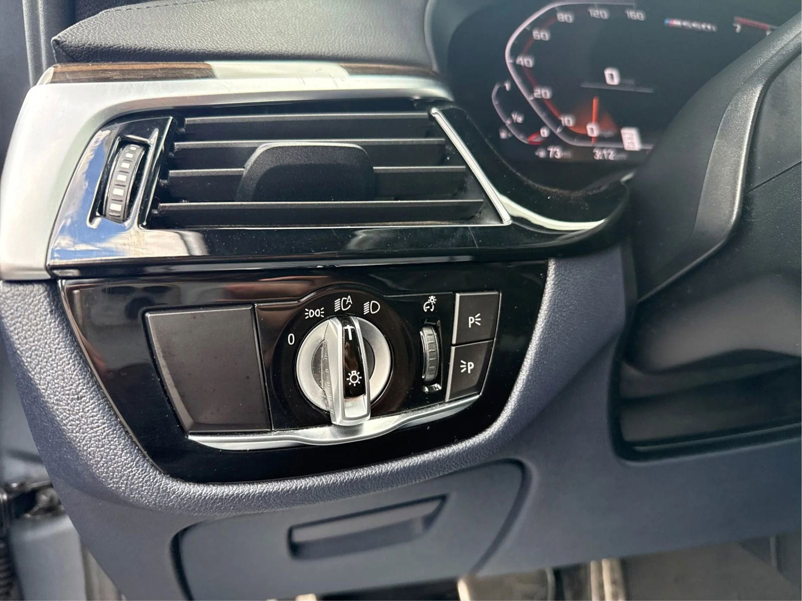 Used 2020 BMW M550i xDrive w/ Executive Package image 22