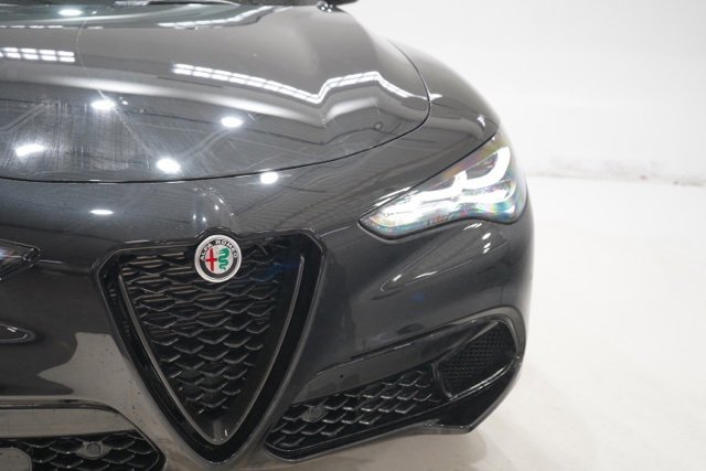 New 2025 Alfa Romeo Stelvio Sprint image 9
