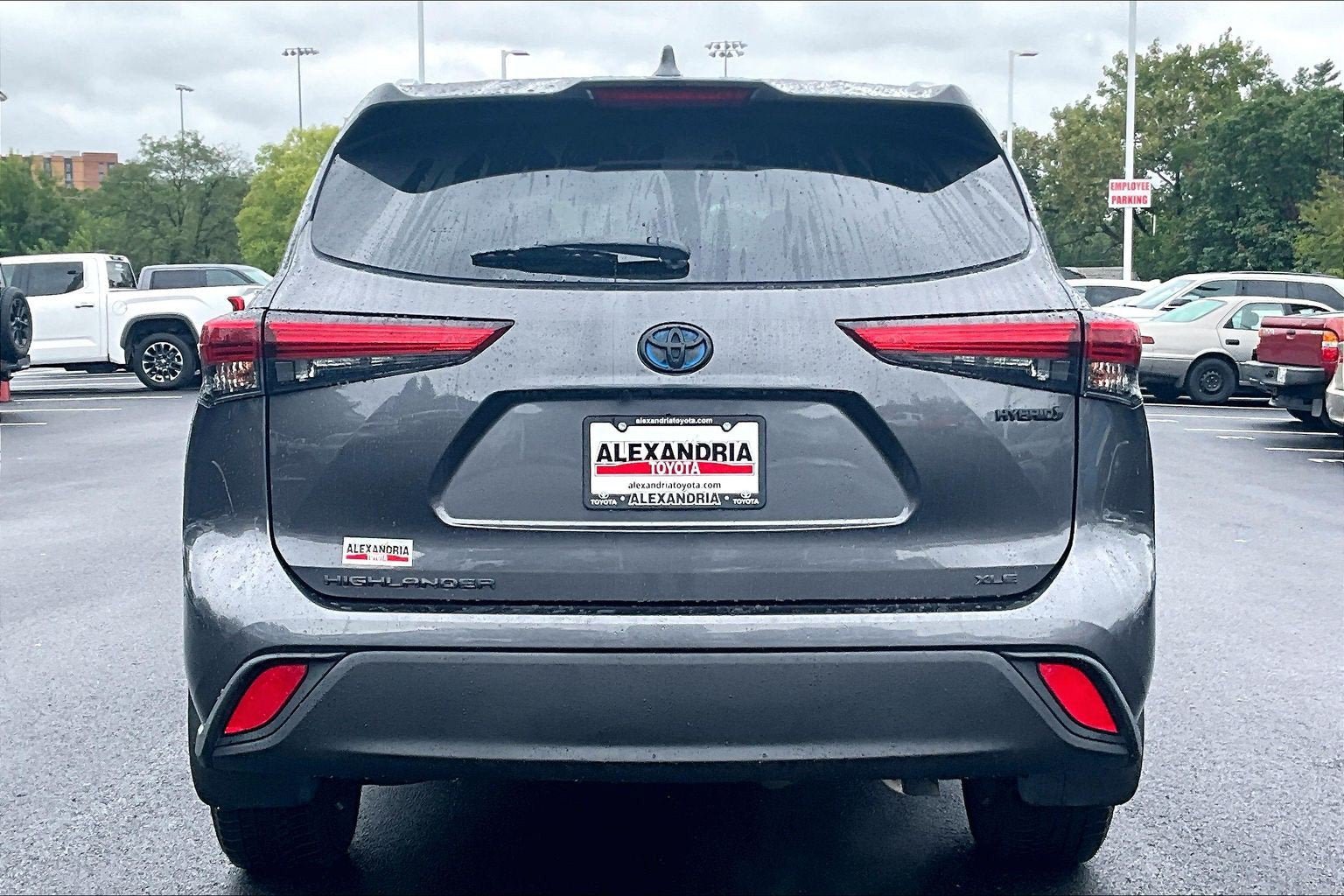 Used 2021 Toyota Highlander XLE AWD/4WD image 4